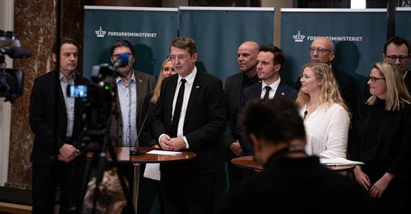 Forsvarsminister Troels Lund Poulsen til pressemøde sammen med ordførere fra partierne, som er med i aftalen