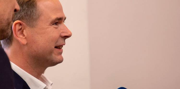 Finansminister Nicolai Wammen bliver interiviewet af Ritzau