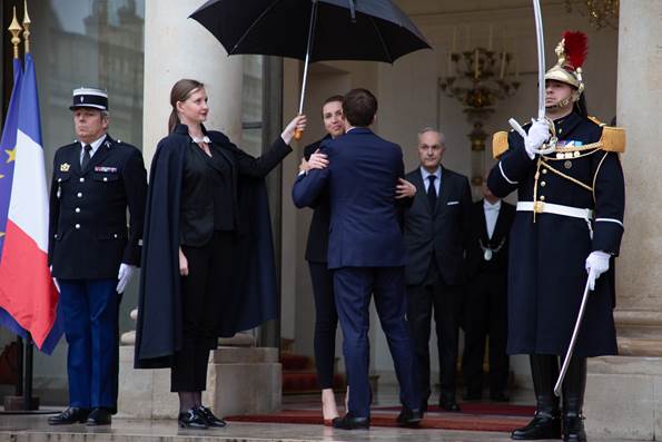 Den franske præsident, Emmanuel Macron, og Statsminister Mette Frederiksen foran Élyséepalæet
