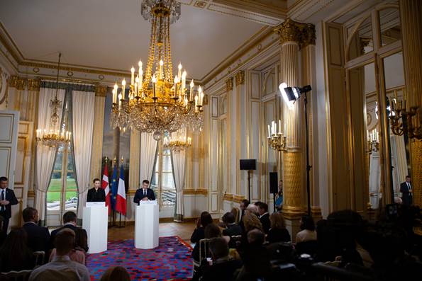 Den franske præsident, Emmanuel Macron, og Statsminister Mette Frederiksen ved pressemøde i Élyséepalæet