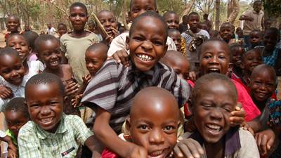 Afrikanske børn i landsbyen Ngudu