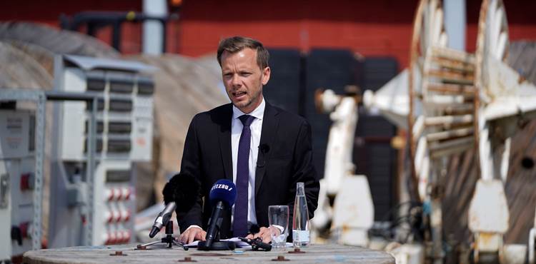  Beskæftigelsesministeren Peter Hummelgaard præsenterer regeringens opkvalificeringsudspil, på virksomheden Kemp og Lauritzen i Albertslund onsdag den 10. juni 2020.